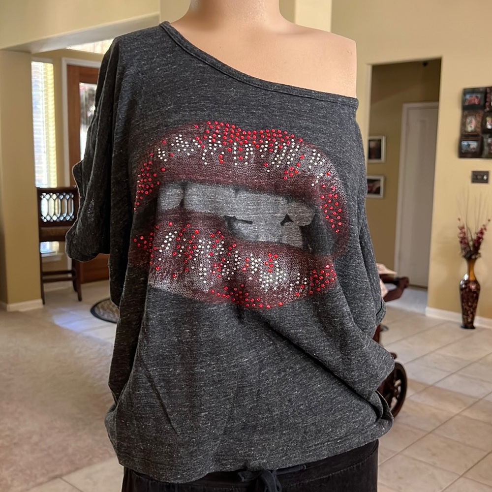Bite lips top with red and clear rhinestones